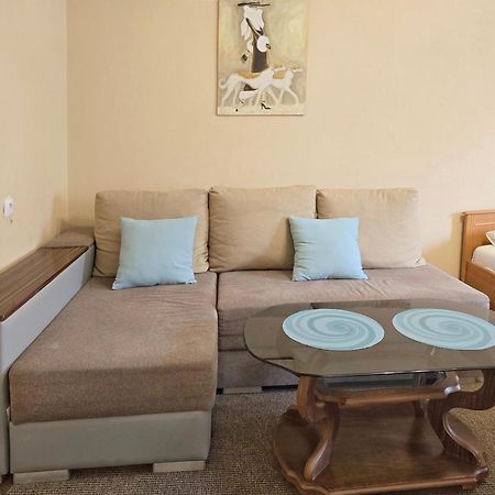 Home Hotel Apartments On Lva Tolstogo Kiev Ngoại thất bức ảnh