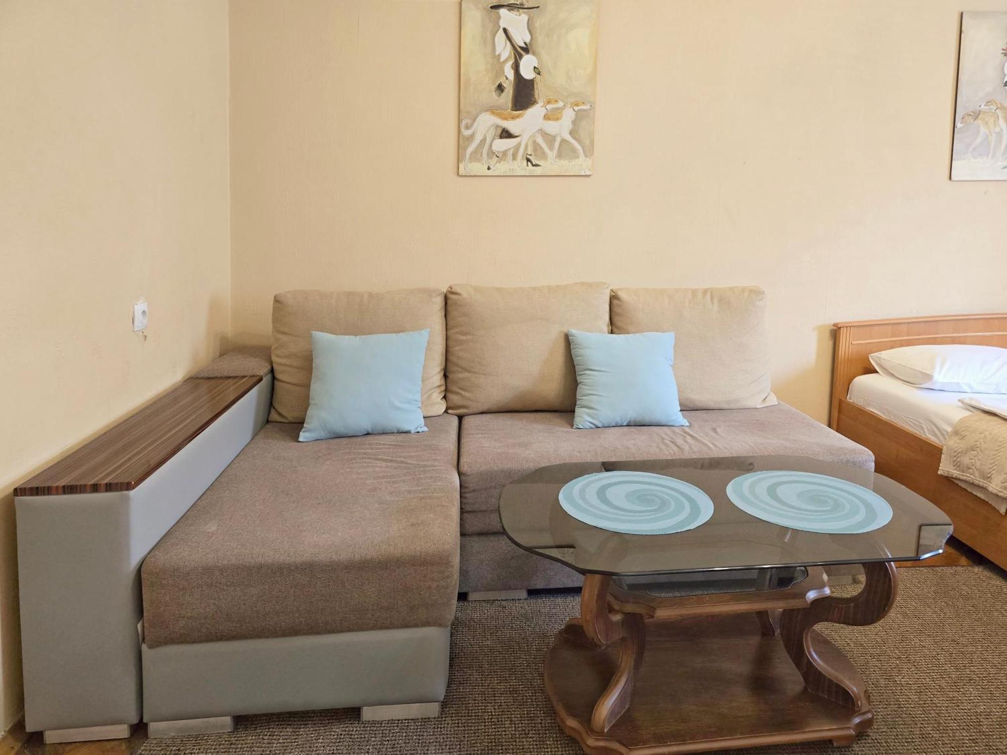 Home Hotel Apartments On Lva Tolstogo Kiev Ngoại thất bức ảnh