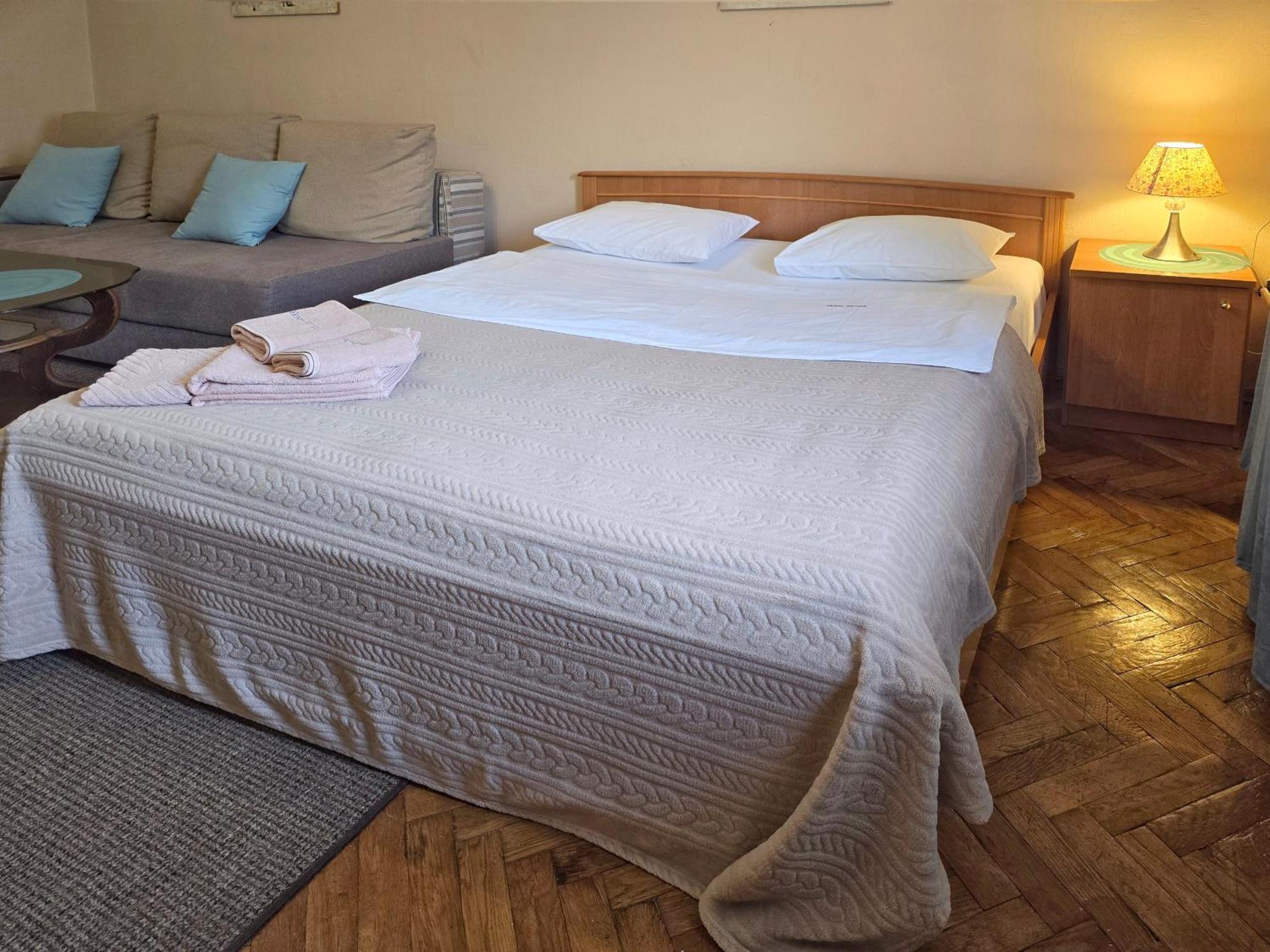 Home Hotel Apartments On Lva Tolstogo Kiev Ngoại thất bức ảnh