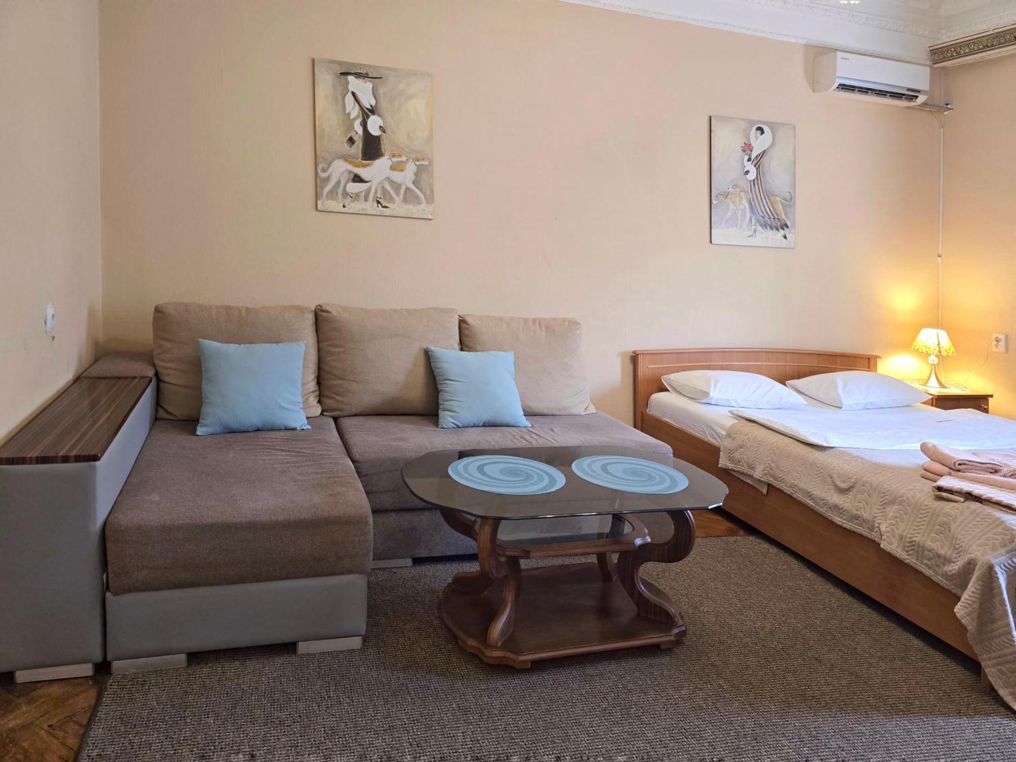 Home Hotel Apartments On Lva Tolstogo Kiev Ngoại thất bức ảnh