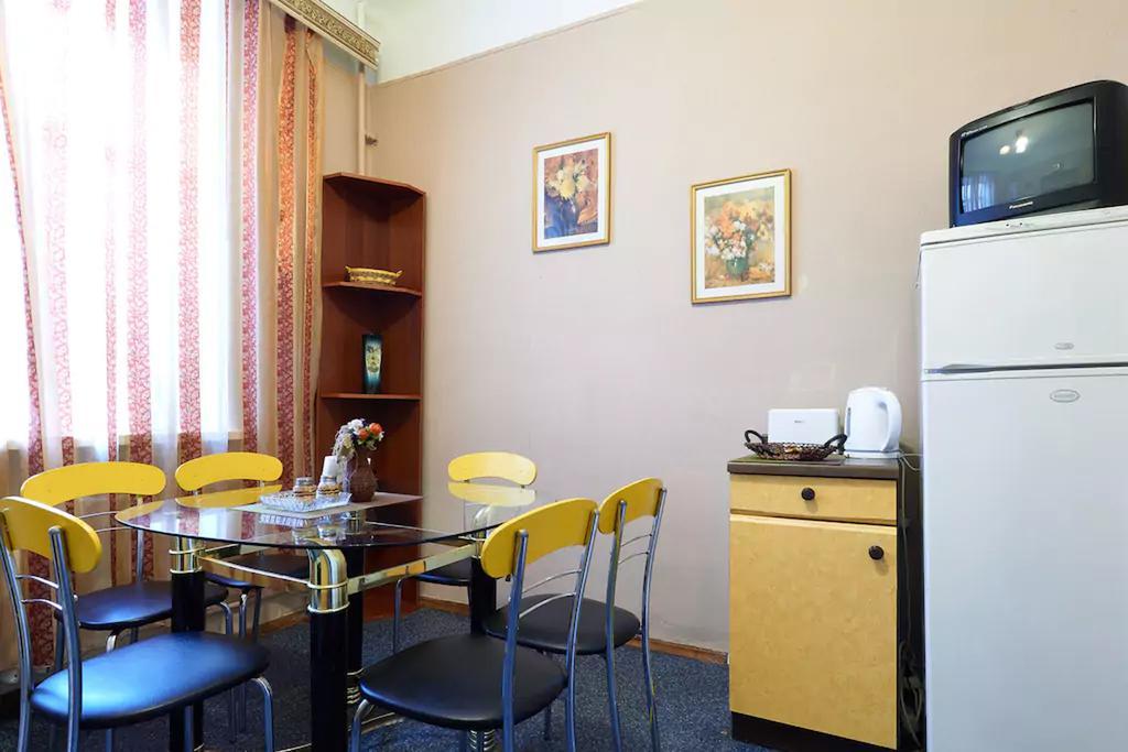 Home Hotel Apartments On Lva Tolstogo Kiev Ngoại thất bức ảnh