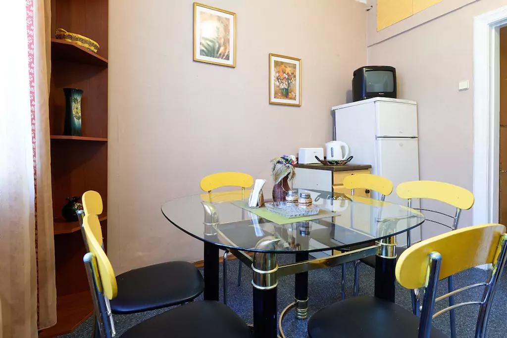 Home Hotel Apartments On Lva Tolstogo Kiev Ngoại thất bức ảnh