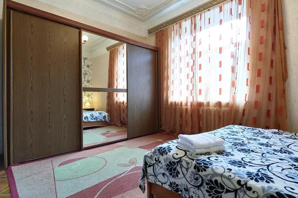 Home Hotel Apartments On Lva Tolstogo Kiev Ngoại thất bức ảnh