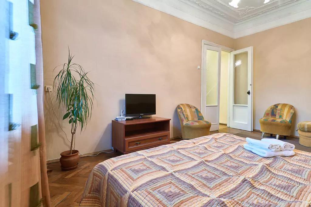 Home Hotel Apartments On Lva Tolstogo Kiev Ngoại thất bức ảnh