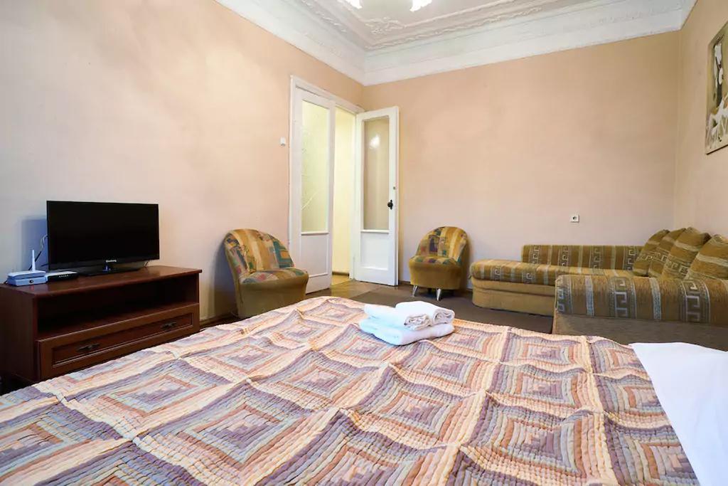 Home Hotel Apartments On Lva Tolstogo Kiev Ngoại thất bức ảnh