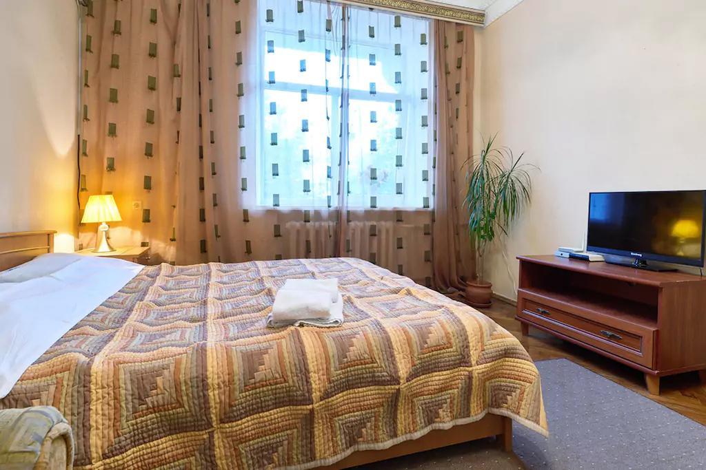 Home Hotel Apartments On Lva Tolstogo Kiev Ngoại thất bức ảnh